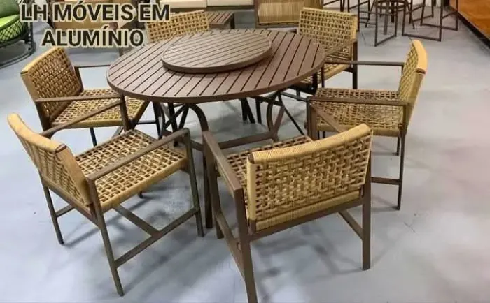 Mesa ripada redonda giratória