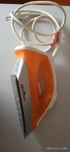 Ferro de passar roupas a vapor