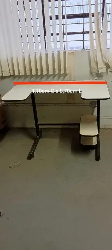 Mesa de Escritório Compacta