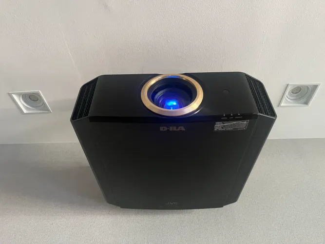 Projetor JVC RS46 