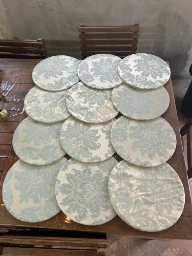 Sousplat de madeira com capas 