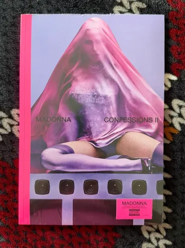 Madonna Confessions II versão deluxe com livro de fotos