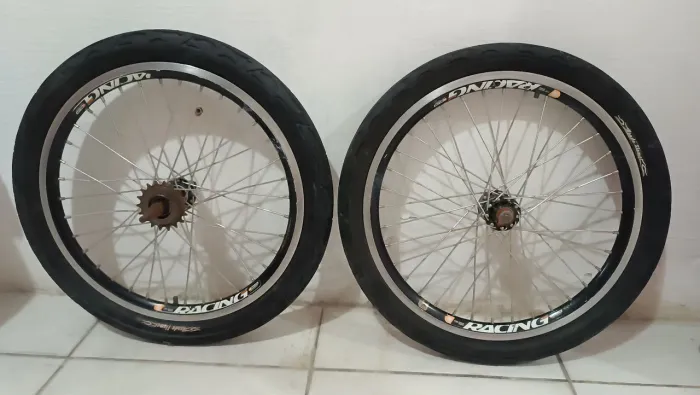 PAR DE AROS 20 + PNEUS KENDA FLAME