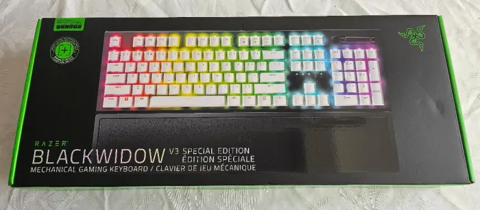 Lacrado - Teclado Mecânico Gamer Razer BlackWidow V3