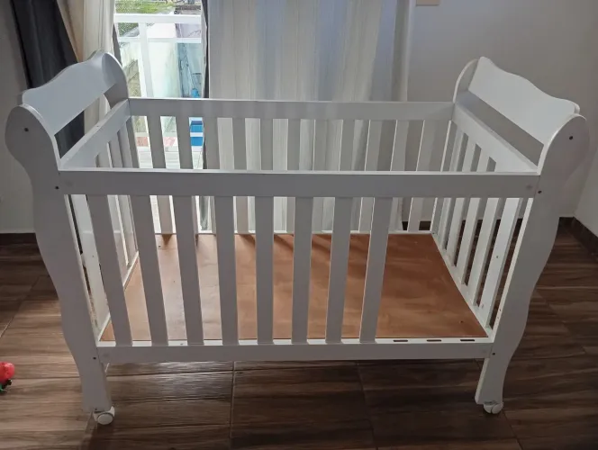 Berço semi novo com colchão novo no plástico 