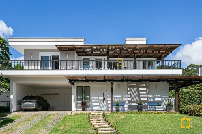 Casa Completa em Condomínio Fechado - 3 Suítes, Vista e Alto Padrão no Porto da Lagoa com