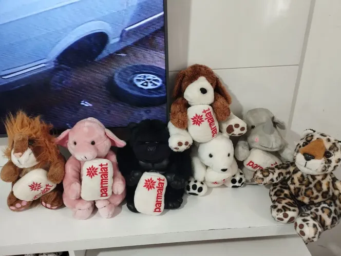Lote de pelúcias da Parmalat.
