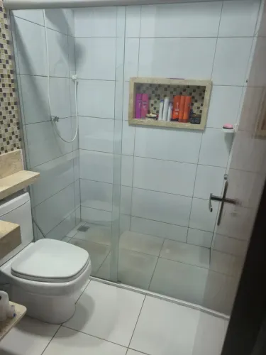 Vendo 2 vasos acoplados marca  Deca e  box pra banheiro 146 x190