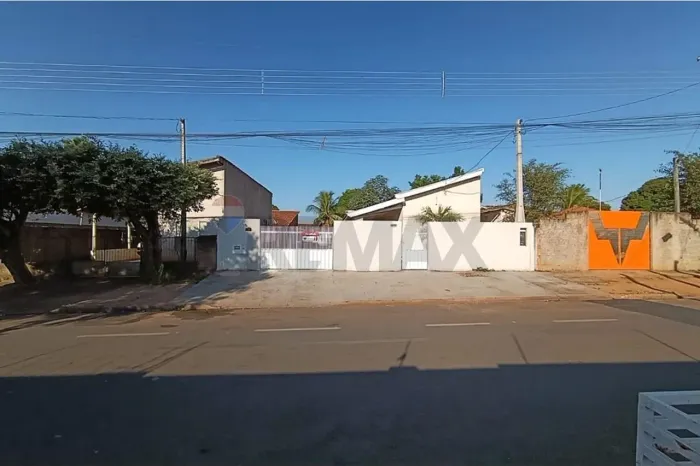 CASA PARA LOCAÇÃO COM SUÍTE - QUINTAL AMPLO - PRÓXIMO À LAGOA MAIOR