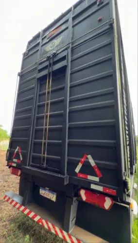 Carreta boiadeira 2 andares, dois eixos 14,70 mts