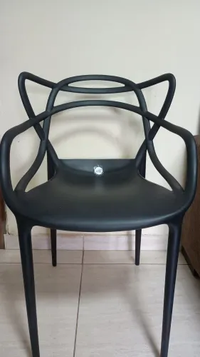CADEIRA EM FIBRA DE CARBONO