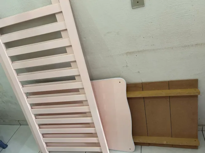 Berço rosa novo nunca usado