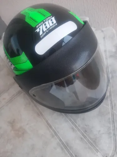 Capacete pra vender ligeiro