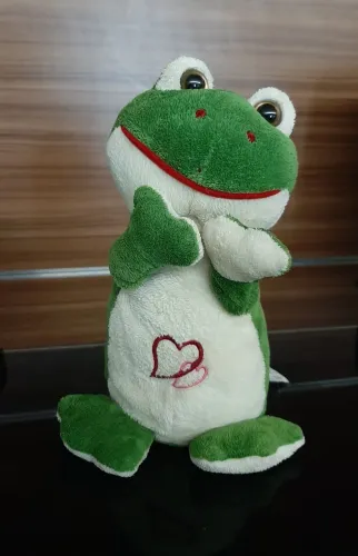 Sapo a pilha canta dança