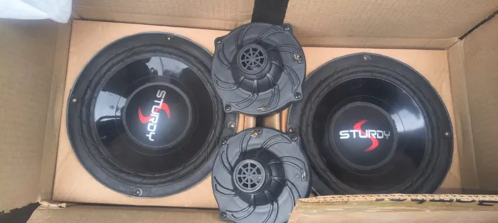 Dois sub de 8 polegadas de 200w novos e dois driver para corneta de 100w novos !!