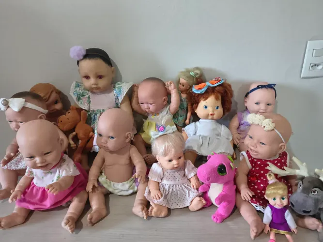 Lote de Bonecas e bichinhos de pelúcia