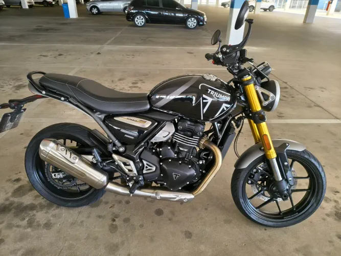 Vendo Triumph speed 400 extremamente nova!!