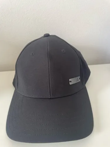 Boné Adidas Baseball Leve Metal Badge