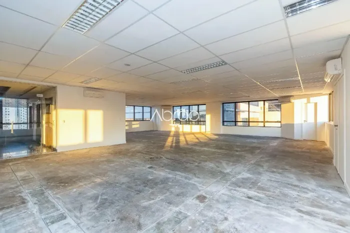 Sala Comercial para Alugar no Centro de Curitiba 155 m² no Edifício Felipe Zenedin | Ref