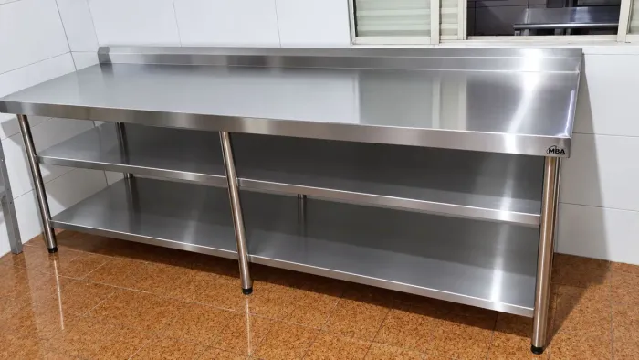 MESA DE SERVIÇO INOX 2,50M X 0,70M X 0,90M 2 PANELEIROS LISOS R$ 3.990