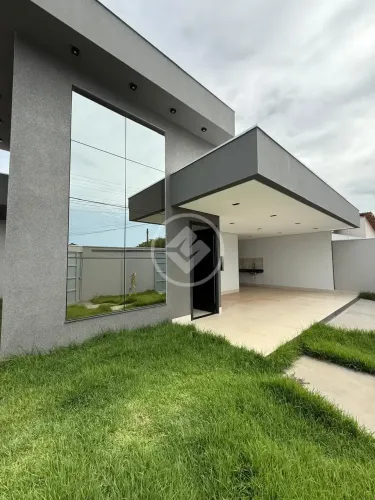 CASA DE ESQUINA COM 2 SUITES E UM QUARTO COM AREA DE LAZER PRONTA PARA VOCE E SUA FAMILIA