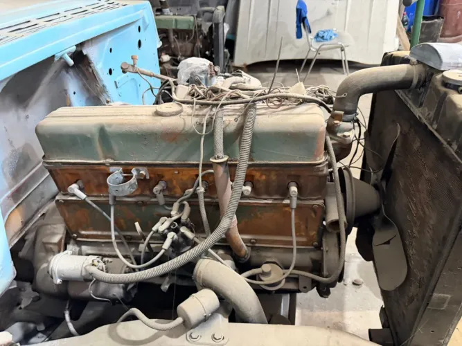 Motor de C10 6 cilindro com caixa de diferencial