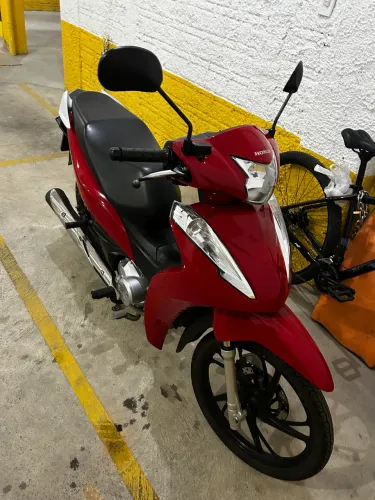Biz 125 vermelha