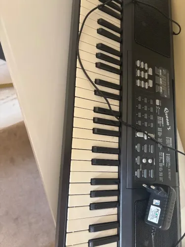 Teclado 64 teclas queens