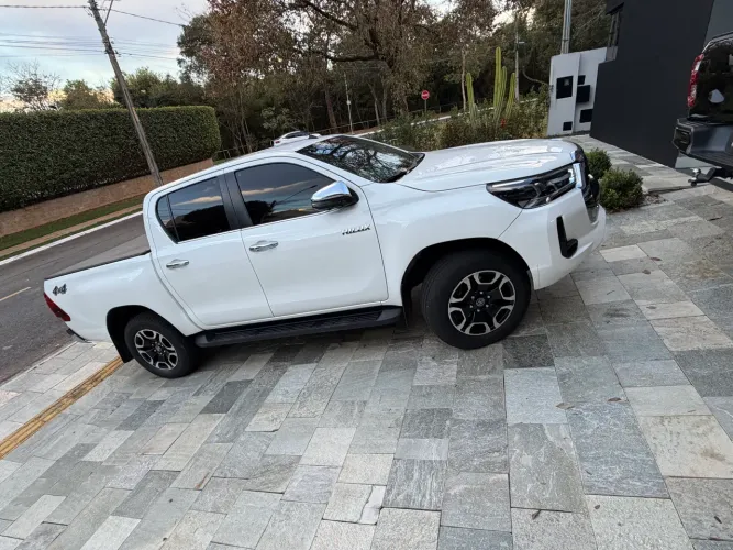 Toyota Hilux CD SRX 4X4 2.8 TDI 16V Diesel Aut. 2023
