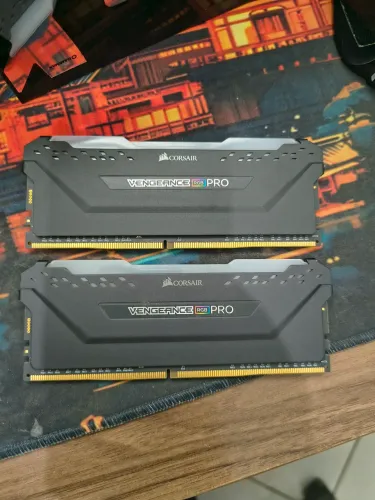 Memória Corsair Vengeance RGB Pro 32GB (2x16GB) 2666MHz DDR4 C16 Black 