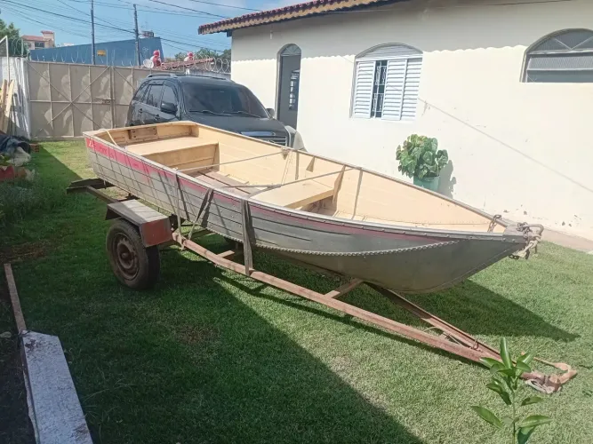 Barco de alumínio otimo estado com carretinha r$4.500,00