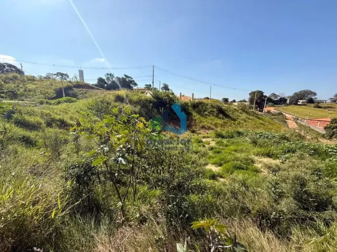 TERRENO EM CONDOMÍNIO 2.000m² COM PLATÔ, POÇO ARTESIANO E LINDA VISTA!