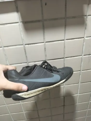 TÊNIS DE FUTSAL DA NIKE, BECO 2. SAIR PRA VENDA AGORA, PREÇO ÚNICO