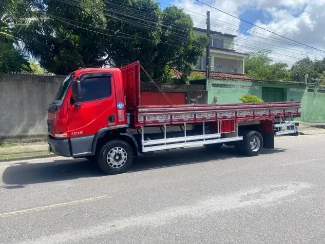 Caminhão Mercedes-Benz Accelo 1016 - Ano 2014