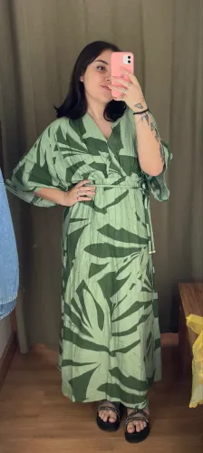 Vestido Evasê Midi em Viscose com Estampa Folhagem Cortelle