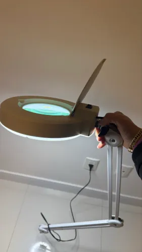 Lupa a ler para mesa 