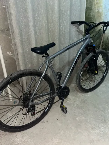 Bike aro 29 muito zera sou de Santa Cruz