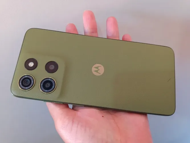 Celular Moto G15 verde