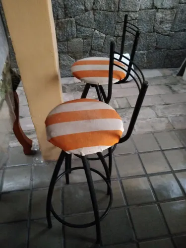 VENDO DUAS BANQUETAS DE FERRO USADAS