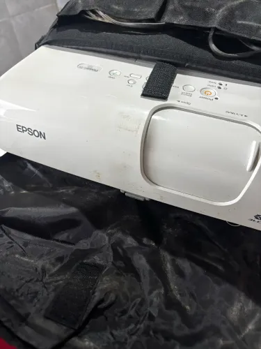 Projetor multimídia Epson PowerLite S5 branco -Usado em excelente estado