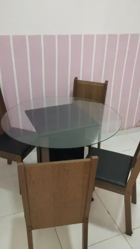 Mesa com 4 cadeiras