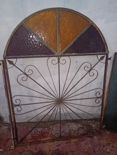 Janela de grade colonial