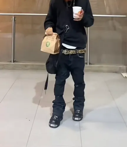 Calça flare preta personalizada!