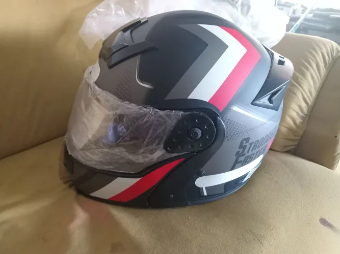 Capacete articulado 