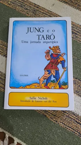 Livro Jung e o Tarot Uma jornada arquetípica de Sallie Nichols