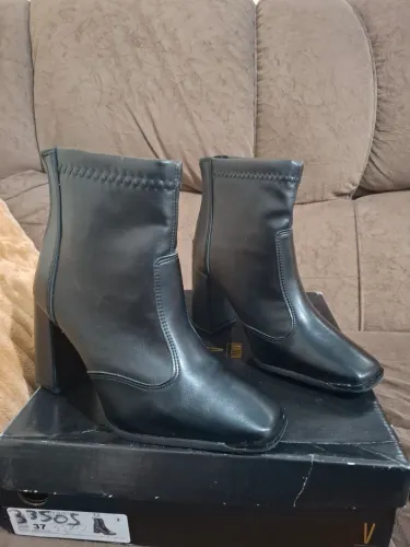 Vendo bota vizzano 36 nova R$ 60,00