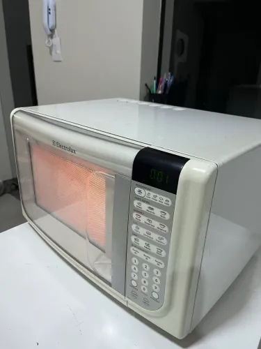 Microondas eletrolux 30L