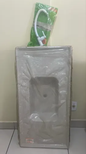 Vendo pia nova com torneira nova de brinde 
