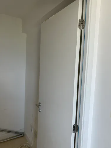 Porta branca para vender rápido negociável
