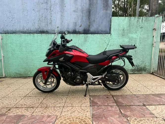 Vêndo Nc 750x segundo dono , com extras !